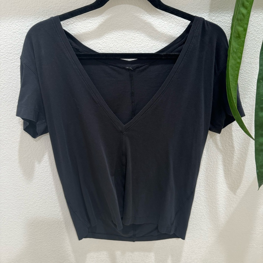 Lululemon deep v neck tee size M